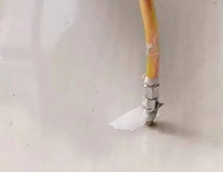 花垣瓷砖空鼓维修公司专业解答在瓷砖铺贴过程中，如果使用的砂料过粗（如全部使用了粗砂），可能会导致以下问题